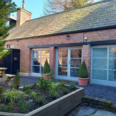 The West Wing At Eriviat Hall Hot Tub Henllan (Clwyd) Exterior foto