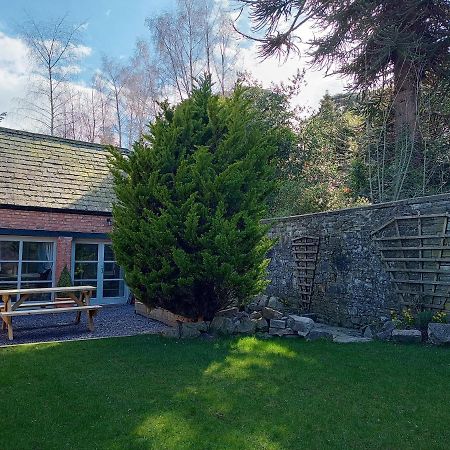 The West Wing At Eriviat Hall Hot Tub Henllan (Clwyd) Exterior foto