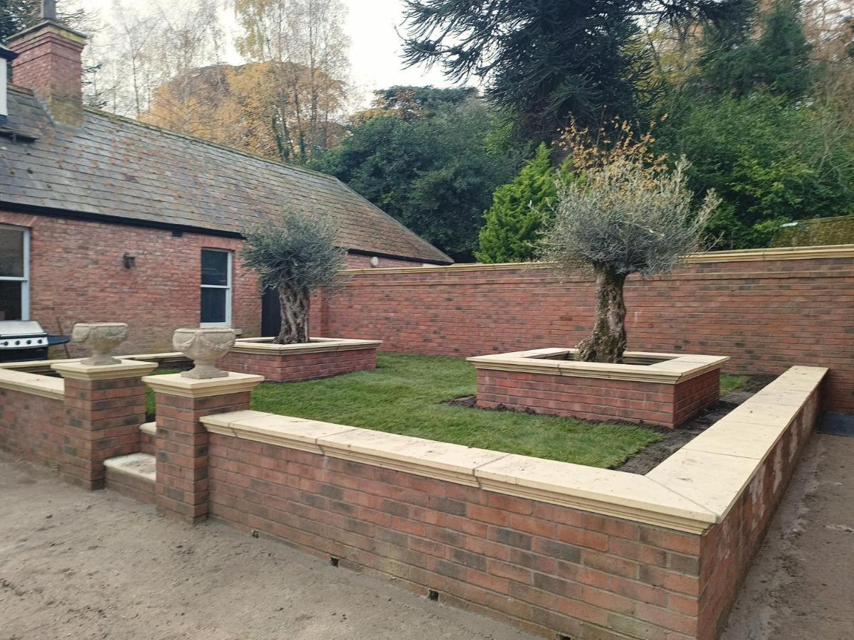 The West Wing At Eriviat Hall Hot Tub Henllan (Clwyd) Exterior foto