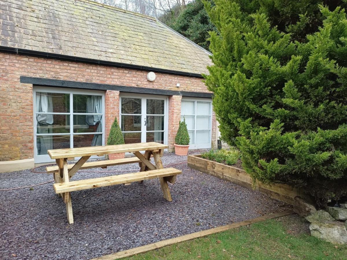 The West Wing At Eriviat Hall Hot Tub Henllan (Clwyd) Exterior foto