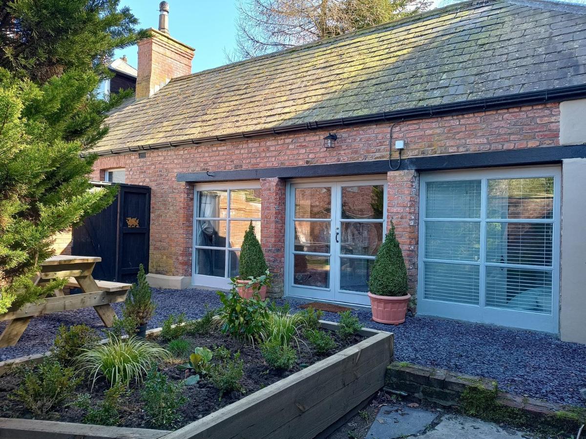 The West Wing At Eriviat Hall Hot Tub Henllan (Clwyd) Exterior foto