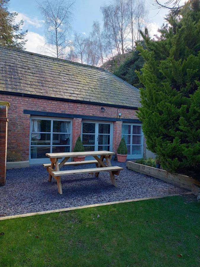 The West Wing At Eriviat Hall Hot Tub Henllan (Clwyd) Exterior foto