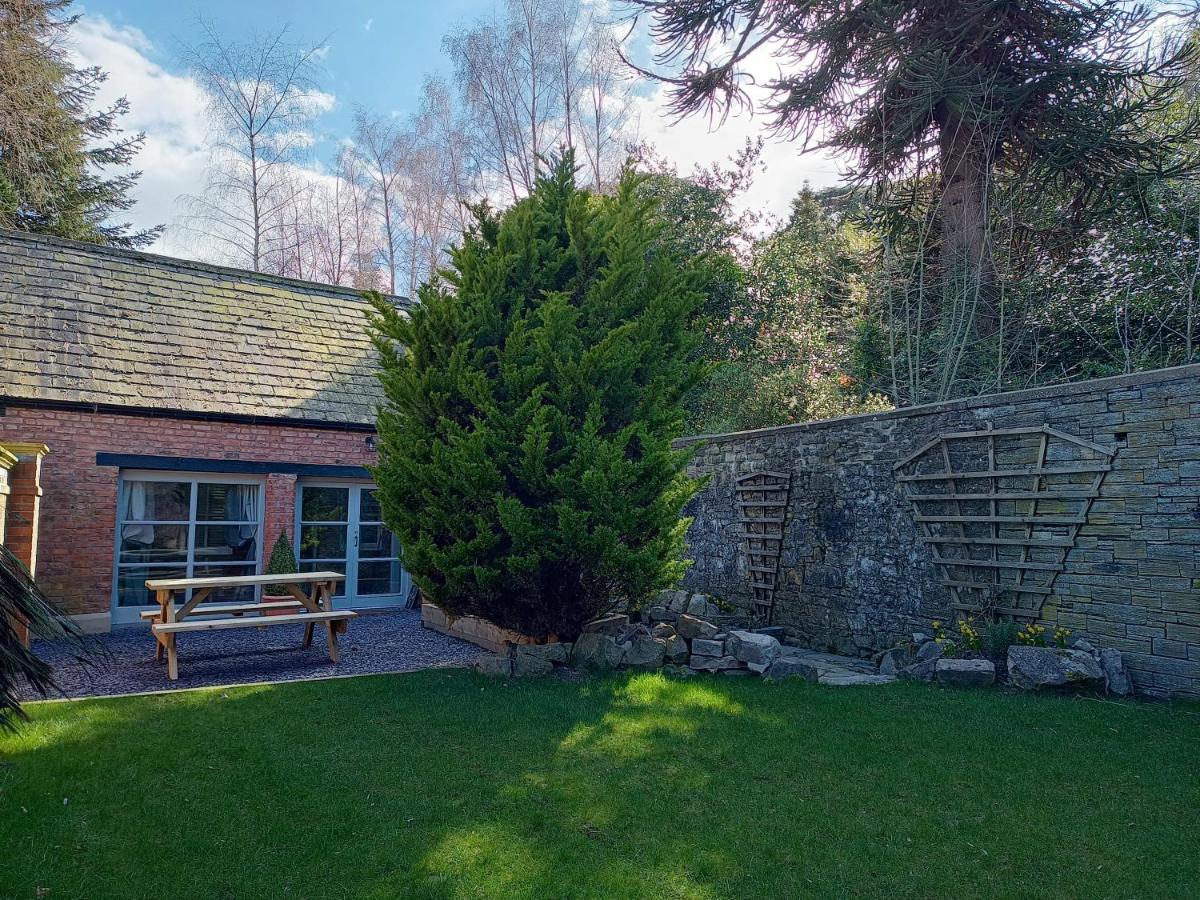 The West Wing At Eriviat Hall Hot Tub Henllan (Clwyd) Exterior foto