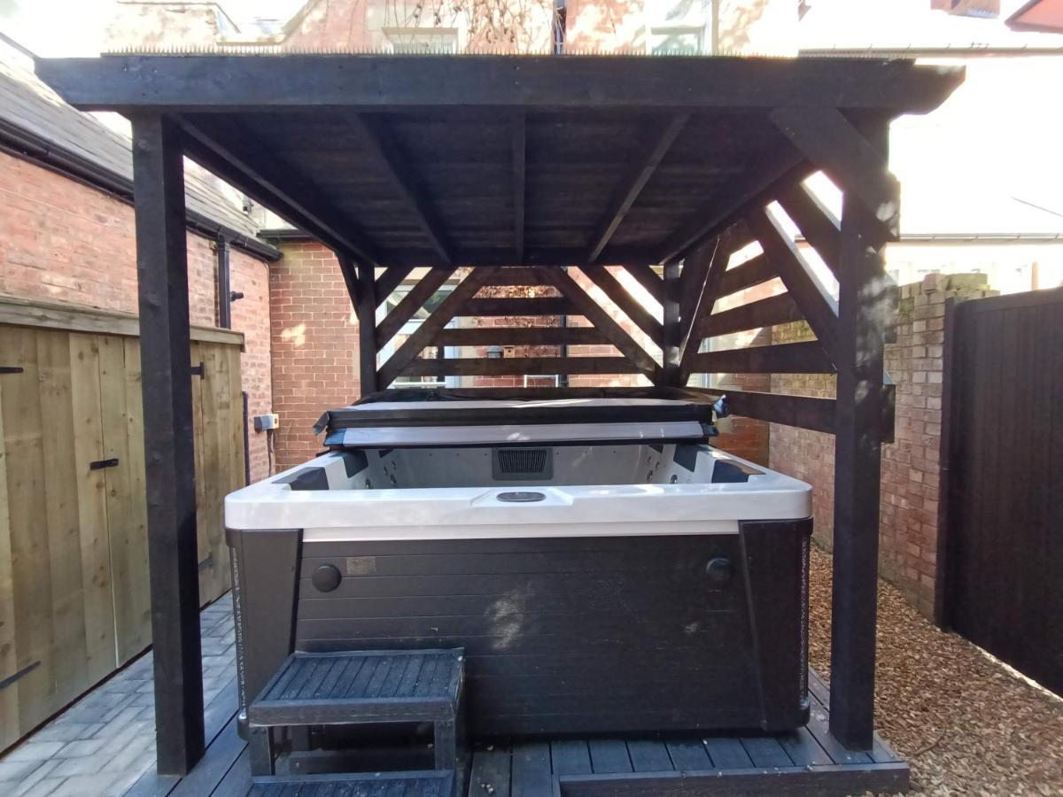 The West Wing At Eriviat Hall Hot Tub Henllan (Clwyd) Exterior foto