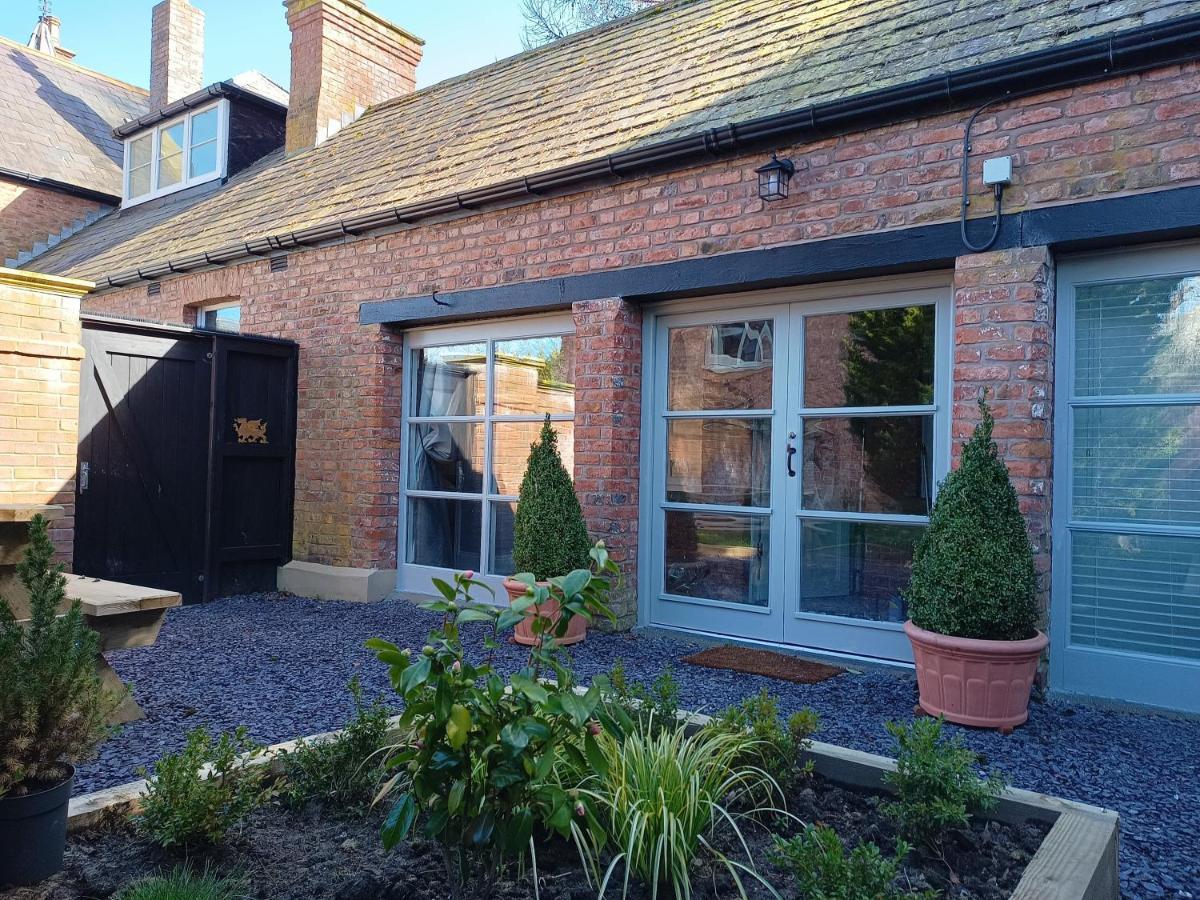 The West Wing At Eriviat Hall Hot Tub Henllan (Clwyd) Exterior foto