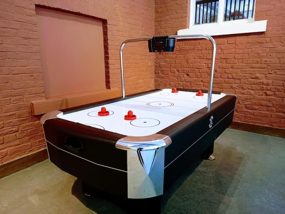 The West Wing At Eriviat Hall Hot Tub Henllan (Clwyd) Exterior foto