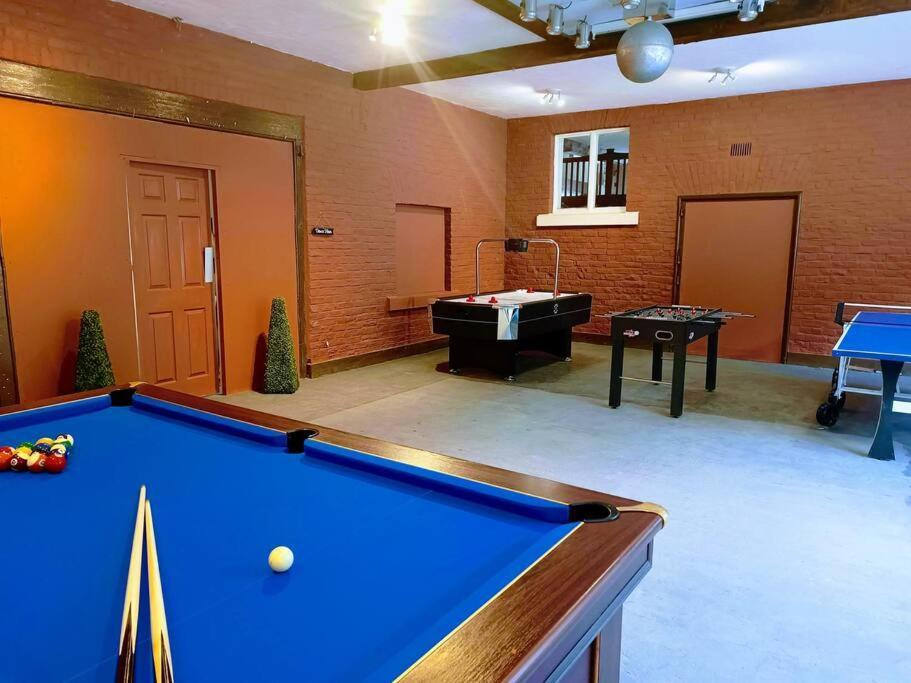 The West Wing At Eriviat Hall Hot Tub Henllan (Clwyd) Exterior foto