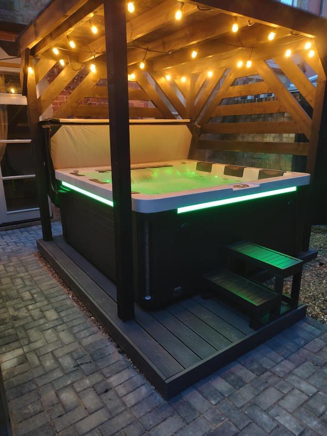 The West Wing At Eriviat Hall Hot Tub Henllan (Clwyd) Exterior foto